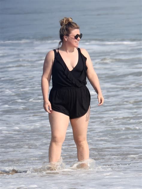 kelly clarkson in bikini